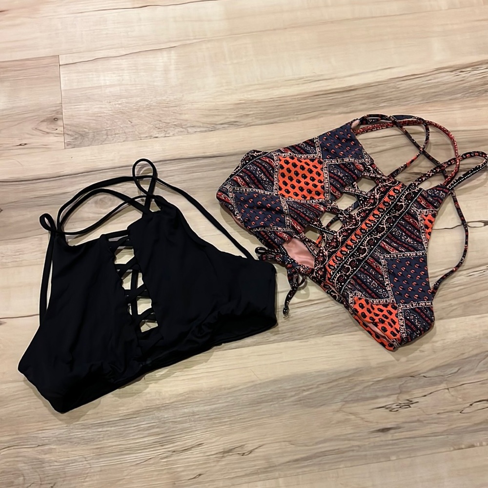 High neck Roxy bikini top size small one left the colorful one